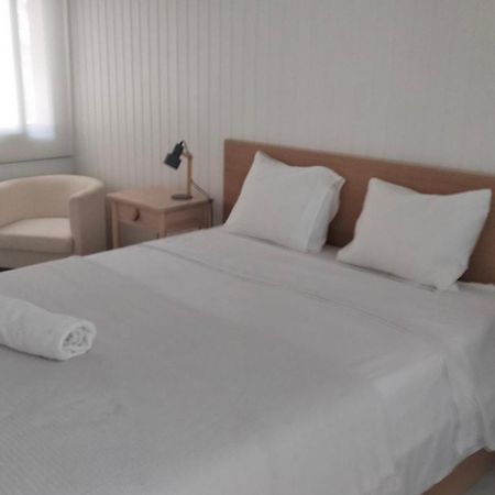 Beachfront Apartment With Private Parking Sant Pol De Mar Esterno foto